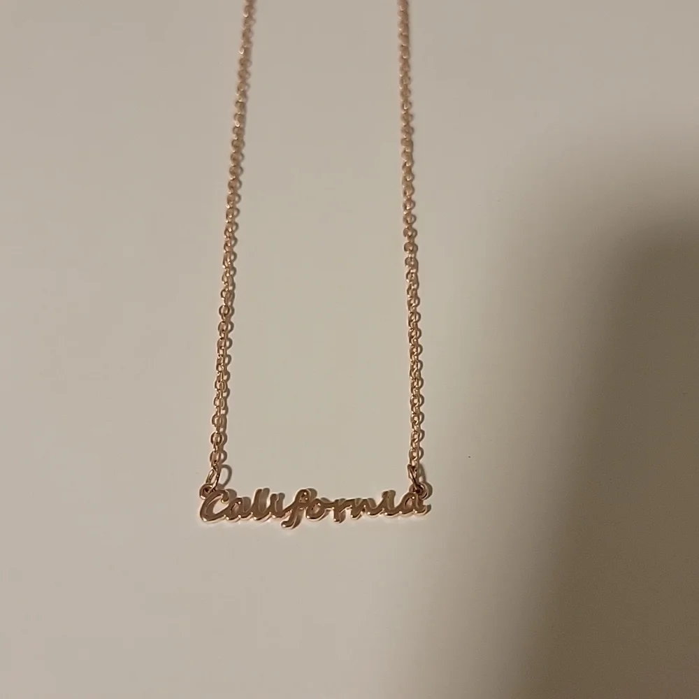 SALE 😍 4/$15* Rose Gold Tone "California" Necklace - Picture 4 of 7